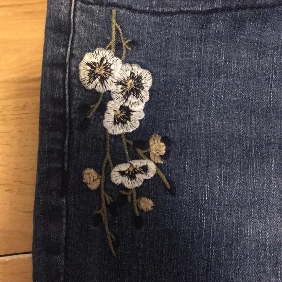Level Eight Embroidered Capri Denim 10 - Picture 4 of 8